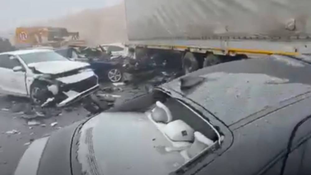 TAG Otoyolu&rsquo;nda zincirleme kaza: 2 &Ouml;l&uuml;, 11 yaralı  - Videolu Haber