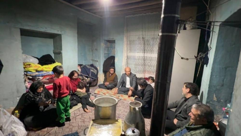 Vakkas Acar&rsquo;dan Fatma Şahin&rsquo;e: &lsquo;Villalarınızda oturup devasa kongre merkezleri projelendirirken, bu &ccedil;ocuklar a&ccedil; yatıyor&rsquo;  - Videolu Haber