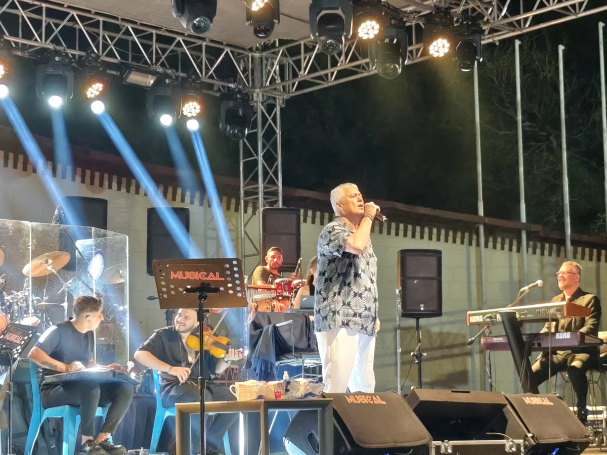 *Gaziantep 1. Ulusal Tatlı Festivali'nde Cengiz Kurtoğlu Sahne Aldı*  