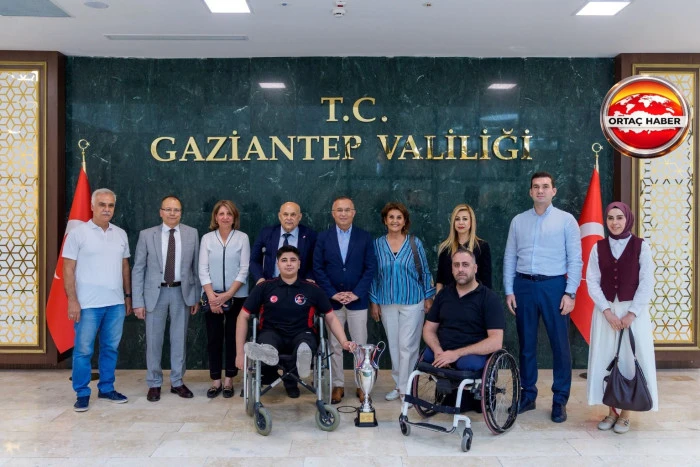 Gaziantep Tekerlekli Sandalye Basketbol Takımı&rsquo;ndan Vali Kemal &Ccedil;eber&rsquo;e Ziyaret