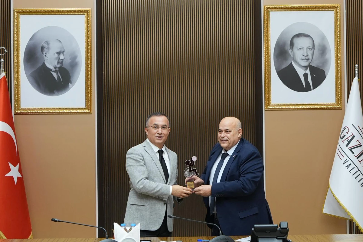 VALİ KEMAL &Ccedil;EBER, ENGELSİZ GAZİANTEP SPOR&rsquo;U AĞIRLADI: &ldquo;AZİM VARSA ENGEL YOK&rdquo;